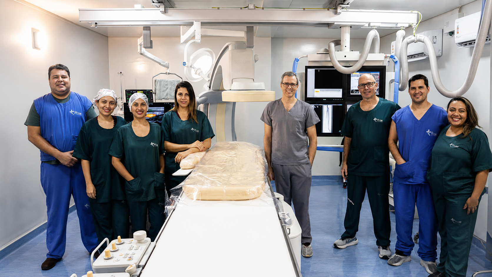 Equipe PCOR — Cardiologia e Hemodinâmica parceira do HCB, no laboratório de hemodinâmica